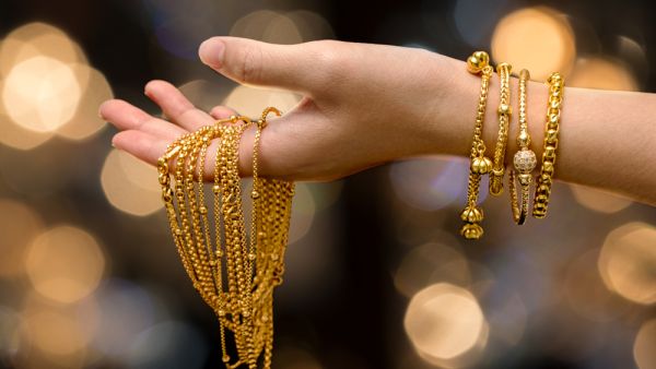 أسعار الذهب تستمر بالهبوط عالميا