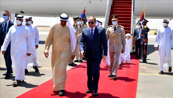  Sheikh Mohamed (L) with Abdel-Fattah al-Sisi