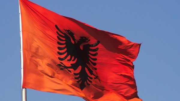 ولم تعلق السلطات في ايران على قرار تيرانيا قطع العلاقات معها وطرد دبلوماسييها