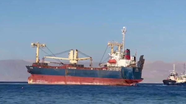 كانت الباخرة التي لم يعلن عن هويتها تستعد لتحميل مادة كلوريد البوتاسيوم