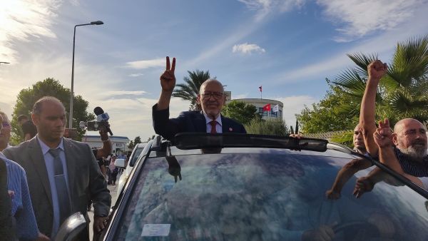 وقال دفاع الغنوشي ان التحقيق معه تركز على تصريحات سابقة ادلى بها زعيم حركة النهضة