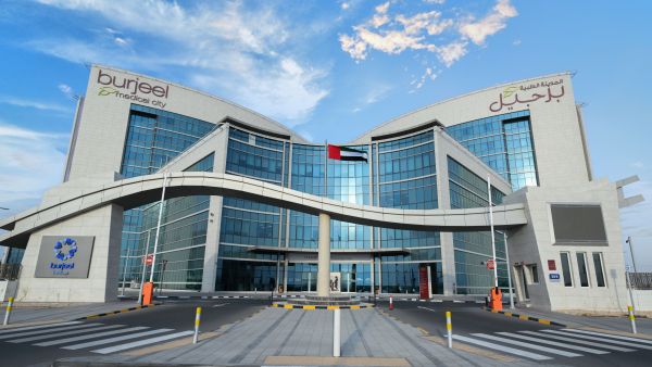 مدينة برجيل الطبية في دولة الإمارات تنجح بإجراء أول عملية زرع كلى لها