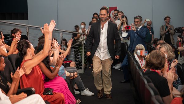 حديد نحاس بطّاريّات يفوز بجائزة Europa Cinemas في مهرجان فينيسيا