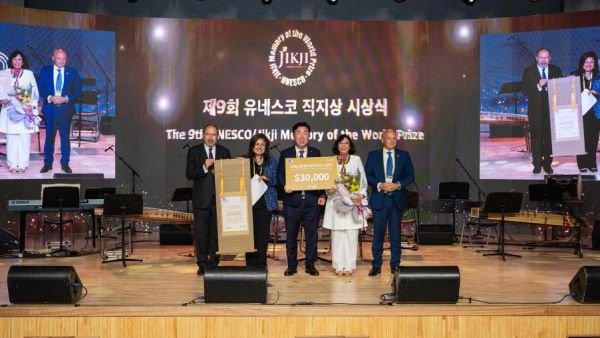 AUC’s Rare Books and Special Collections Library Accepts 2022 UNESCO/JIKJI Memory of the World Prize in South Korea