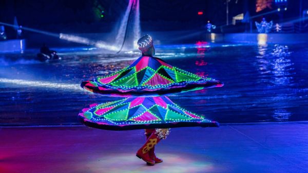 Due to popular demand Yas Waterworld’s famous Neon Nights extends till October!