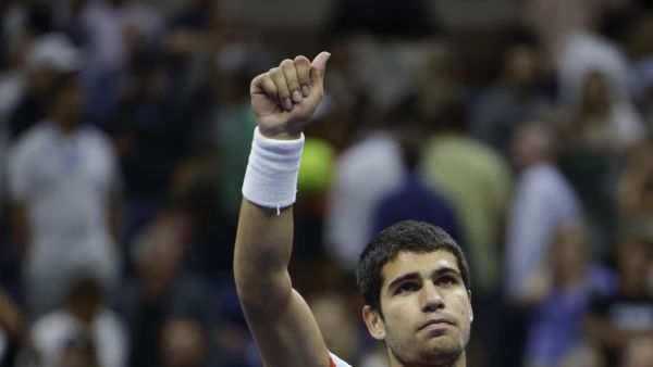 Spain's Carlos Alcaraz celebrates after winning against USA's Frances Tiafoe during their 2022 US Open Tennis tournament men's singles semi-final match at the USTA Billie Jean King National Tennis Center in New York, on September 9, 2022. (Photo by KENA BETANCUR / AFP)