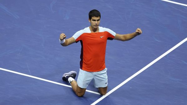 Carlos Alcaraz of Spain celebrates match point against Jannik Sinner of Italy after going 5 sets and over 5 hours during their Men’s Singles Quarterfinal match on Day Ten of the 2022 US Open at USTA Billie Jean King National Tennis Center on September 07, 2022 in the Flushing neighborhood of the Queens borough of New York City. Julian Finney/Getty Images/AFP (Photo by JULIAN FINNEY / GETTY IMAGES NORTH AMERICA / Getty Images via AFP)