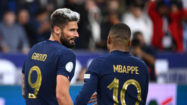 France's forward Olivier Giroud (L) embraces teammate France's forward Kylian Mbappe after scoring during the UEFA Nations League, League A Group 1 football match between France and Austria at Stade de France in Saint-Denis, north of Paris, on September 22, 2022. (Photo by FRANCK FIFE / AFP)