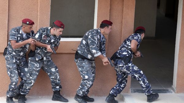 عناصر من الأمن اللبناني