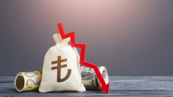 Indian Rupee Hits Record Low Amid the Ongoing Strengthening of the US Dollar