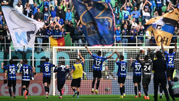 إنتر ميلان يتحدى فيورنتينا اليوم (المصدر: أ ف ب)