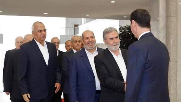 الحية والاسد
