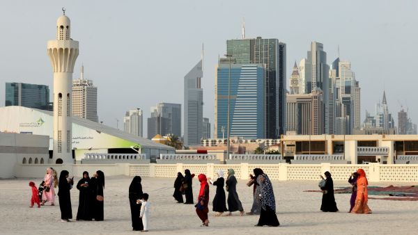 احتجاج اماراتي على تصريحات مسؤول اوربي العنصرية وغير اللائقة