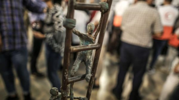 معرض فنون بصرية معاصرة يجسد معاناة حصار غزة