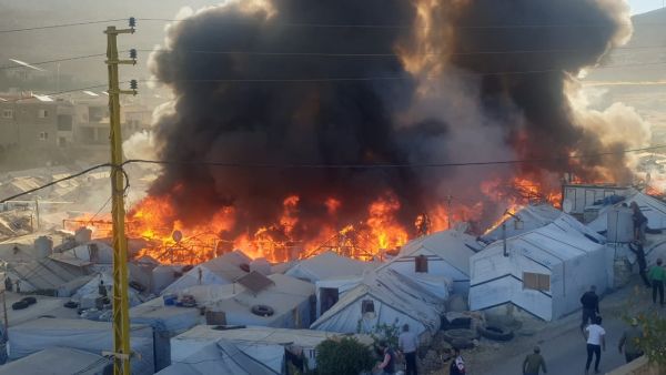الحريق اندلع في المخيم الواقع بمنطقة وادي الحصن في بلدة عرسال.