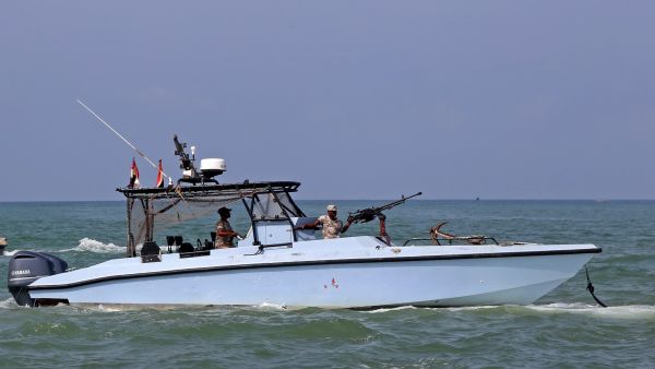 Yemeni soldiers from the Yemeni Coast Guard take part in an awareness campaign to educate local fishermen on dealing with mines and foreign objects in the water in the Al-Khokha area of Al-Hodeidah Governorate, in the west of the war-torn country, on October 2, 2022. (Photo by Khaled Ziad / AFP) Truce in Yemen