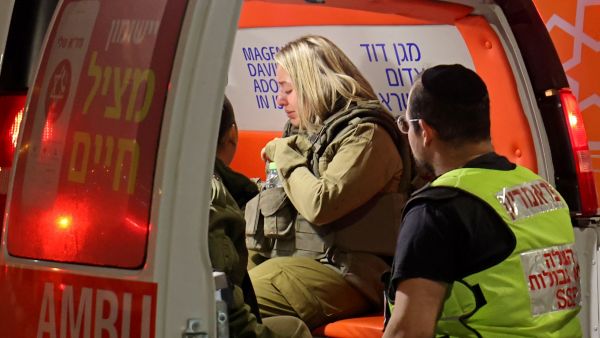 اصيب 3 جنود اسرائيليين في هجوم مسلح على حاجز لقوات الاحتلال الاسرائيلي في مدينة القدس المحتلة