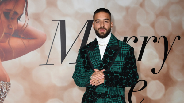 Female Fan Gifts Maluma her Bra