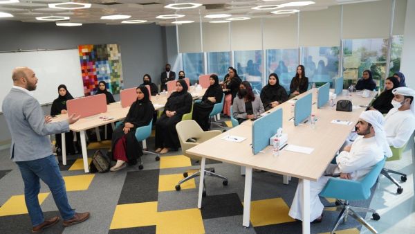 جمارك دبي تشارك في مبادرة "تحدي شركاء جامعة زايد "