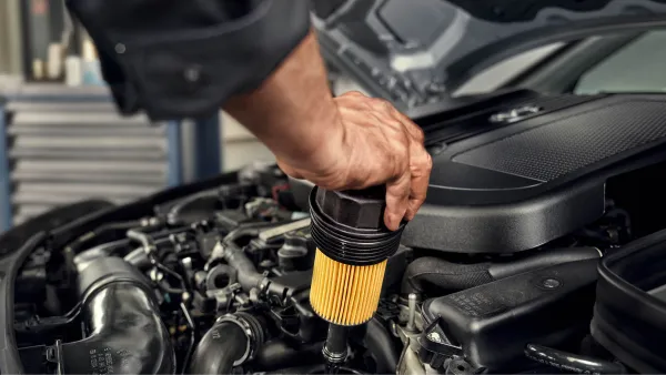 Mercedes-Benz Oman Celebrates Oman’s 52nd National Day with 55% Discount on Parts 