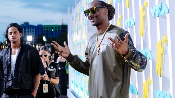 Snoop Dogg smokes up to 150 marijuana joints a day
