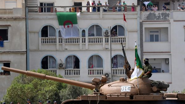 الخلافات بين البلدين ادت الى اغلاق الحدود المشتركة وتبادل الاتهامات