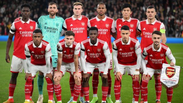 Arsenal players pose prior to the UEFA Europa League Group A football match between Arsenal and Bodoe/Glimt at The Arsenal Stadium in London, on October 6, 2022. (Photo by Daniel LEAL / AFP)