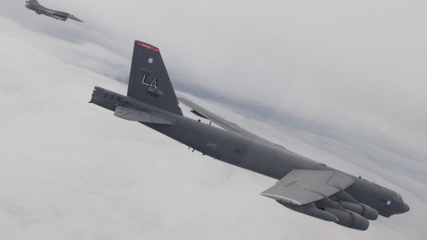 قاذفات بي -52 الاستراتيجية إلى أستراليا.