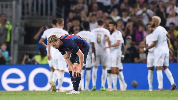 Barcelona's Dutch midfielder Frenkie De Jong reacts during the UEFA Champions League 1st round day 5, Group C football match between FC Barcelona and FC Bayern Munich at the Camp Nou stadium in Barcelona on October 26, 2022. (Photo by Josep LAGO / AFP)