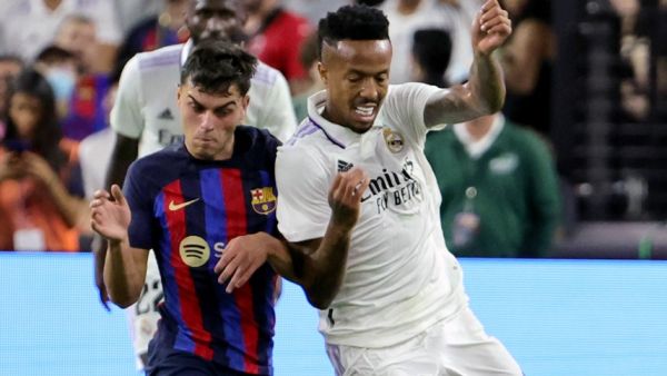 Pedro "Pedri" González #8 of Barcelona and Éder Militão #3 of Real Madrid vie for the ball during their preseason friendly match at Allegiant Stadium on July 23, 2022 in Las Vegas, Nevada. Barcelona defeated Real Madrid 1-0. Ethan Miller/Getty Images/AFP (Photo by Ethan Miller / GETTY IMAGES NORTH AMERICA / Getty Images via AFP)
