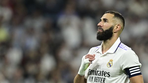 Real Madrid's French forward Karim Benzema reacts to missing a penalty kick during the Spanish League football match between Real Madrid CF and CA Osasuna at the Santiago Bernabeu stadium in Madrid on October 2, 2022. (Photo by JAVIER SORIANO / AFP)