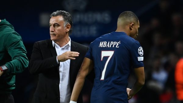 Paris Saint-Germain's French forward Kylian Mbappe (R) leaves the pitch after he is substituted by Paris Saint-Germain's French head coach Christophe Galtier (L) during the UEFA Champions League group H football match between Paris Saint-Germain (PSG) and SL Benfica, at The Parc des Princes Stadium, on October 11, 2022. (Photo by FRANCK FIFE / AFP)