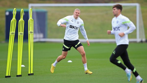 Manchester City's Norwegian striker Erling Haaland (L) and Manchester City's English defender John Stones attend a team training session at Manchester City training ground in Manchester on October 24, 2022, on the eve of their UEFA Champions League group G football match against Dortmund. (Photo by Lindsey Parnaby / AFP)