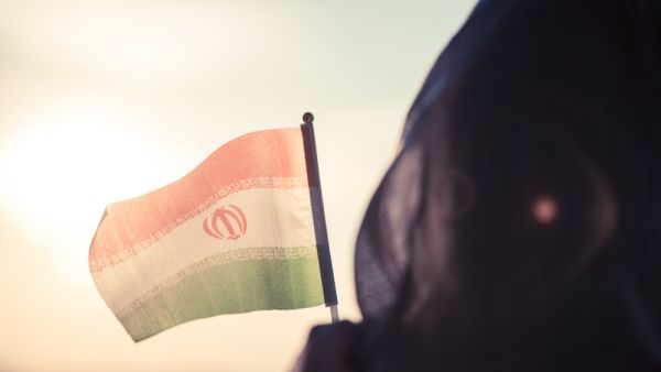 الامن الايراني يعتقل المحتجين في سيارات الاسعاف 