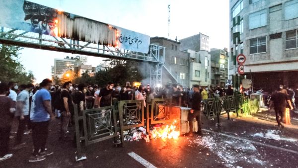 جانب من الإحتجاجات في ايران (أ ف ب)