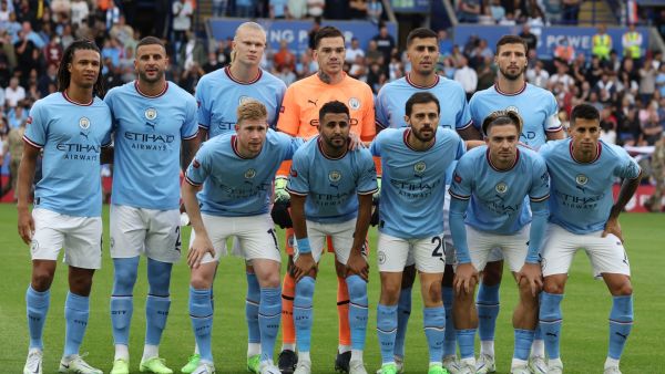 Manchester City's players pose for a picture prior to the English FA Community Shield football match between Liverpool and Manchester City at the King Power Stadium in Leicester on July 30, 2022. (Photo by Nigel Roddis / AFP)