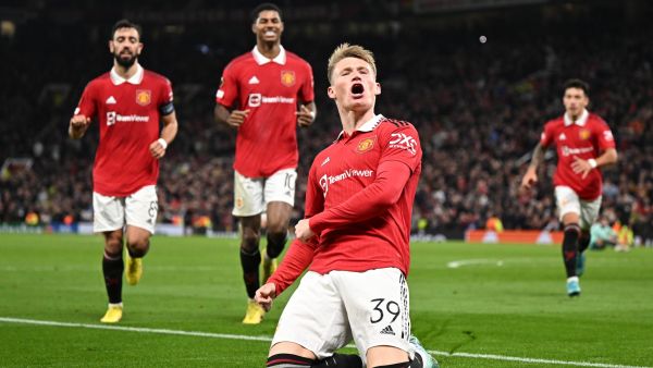 Manchester United's Scottish midfielder Scott McTominay (C) celebrates after scoring their late goal during the UEFA Europa League Group E football match between Manchester United and Omonoia Nicosia, at Old Trafford stadium, in Manchester, north-west England, on October 13, 2022. Man Utd won the game 1-0. (Photo by Oli SCARFF / AFP)