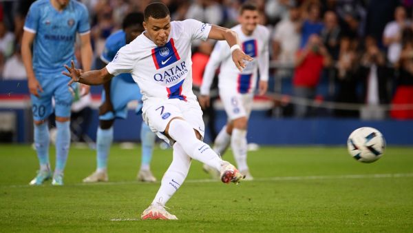 Paris Saint-Germain's French forward Kylian Mbappe (C) kicks the ball scoring his team's fourth goal during the French L1 football match between Paris Saint-Germain (PSG) and ES Troyes AC at The Parc des Princes Stadium in Paris on October 29, 2022. (Photo by Anne-Christine POUJOULAT / AFP)