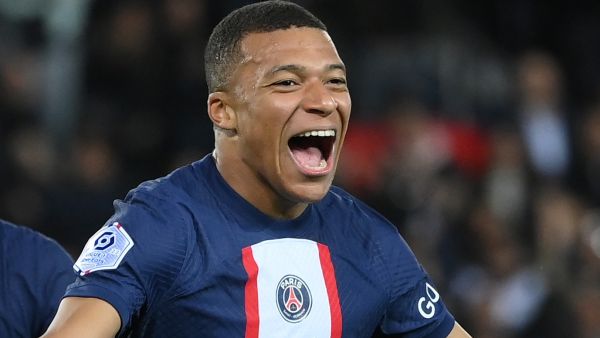 Paris Saint-Germain's French forward Kylian Mbappe celebrates after scoring a goal during the French L1 football match between Paris Saint-Germain (PSG) and OGC Nice at The Parc des Princes Stadium in Paris on October 1, 2022. (Photo by FRANCK FIFE / AFP)