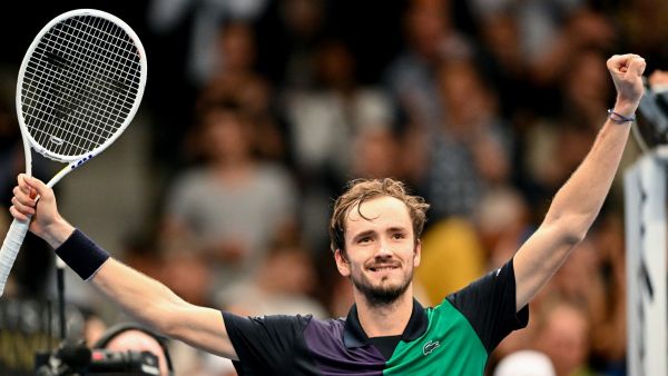 Russia's Daniil Medvedev celebrates his victory over Canada's Denis Shapovalov after the final match of the ATP Vienna Open tennis tournament in Vienna, Austria, on October 30, 2022. (Photo by JOE KLAMAR / AFP)
