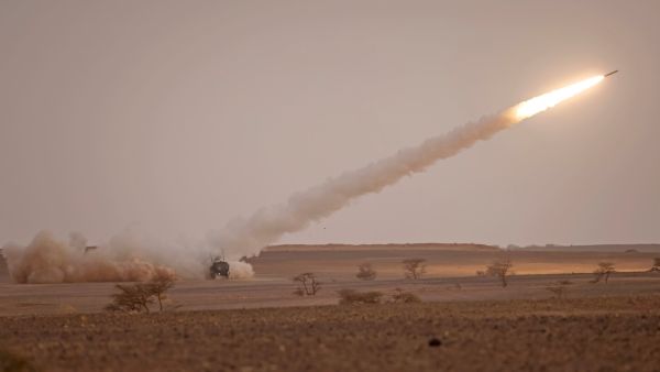 عشرات الصواريخ تتساقط على المنشآت الحيوية في أوكرانيا