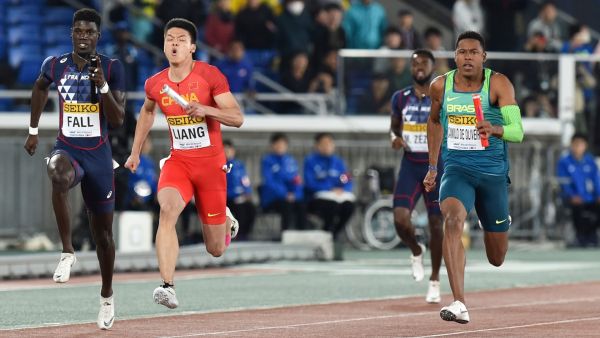 Paulo Andre Camilo de Oliveira of Brazil (R) competes with Liang Jinsheng of China (C) and Mouhamadou Fall of France (L) during the men's 4x100 metres relay final at the IAAF World Relays athletics event at Nissan Stadium in Yokohama on May 12, 2019. / AFP / Kazuhiro NOGI