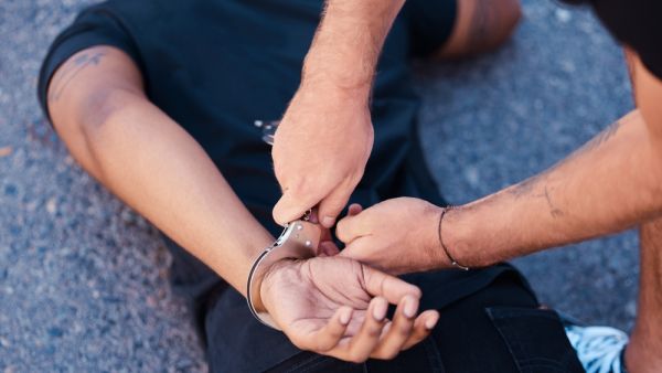 ماكرون يندد بالسياسة الايرانية
