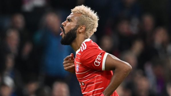 تشوبو موتينغ يحتفل بهدفه (المصدر: أ ف ب)