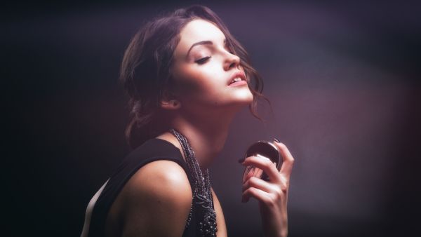تفسير حلم رش العطر للعزباء تفسير حلم رش العطر للعزباء