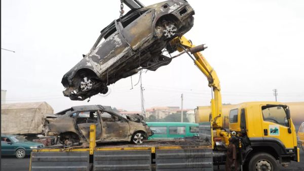 وقال تلفزيون النهار المحلي ان 13 من الضحايا من رعايا غينيا وآخر من دولة مالي 