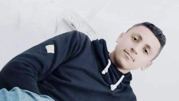 منفذ عملية الطعن بمستوطنة أريئيل هو الشهيد محمد مراد سامي صوب (19 عامًا) من بلدة حارس قضاء سلفيت، ووالده أسير سابق من حركة فتح.
