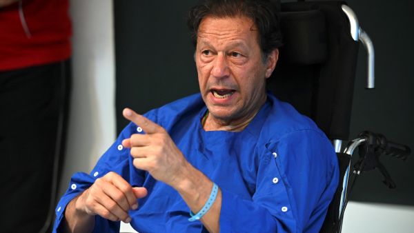 In this picture taken on on November 4, 2022, Pakistan's former prime minister Imran Khan addresses the media representatives at a hospital in Lahore, a day after an assassination attempt on him. (Photo by Arif ALI / AFP) Imran Khan