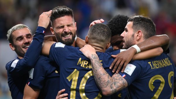 France's forward #09 Olivier Giroud (2ndL) celebrates with teammates after he scored during the Qatar 2022 World Cup Group D football match between France and Australia at the Al-Janoub Stadium in Al-Wakrah, south of Doha on November 22, 2022. (Photo by FRANCK FIFE / AFP)