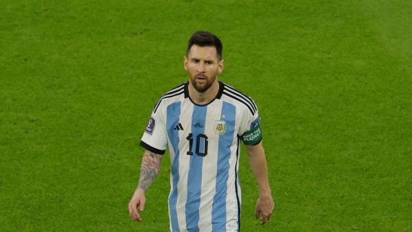Argentina's forward #10 Lionel Messi leaves at half-time in the Qatar 2022 World Cup Group C football match between Argentina and Mexico at the Lusail Stadium in Lusail, north of Doha on November 26, 2022. (Photo by Odd ANDERSEN / AFP)